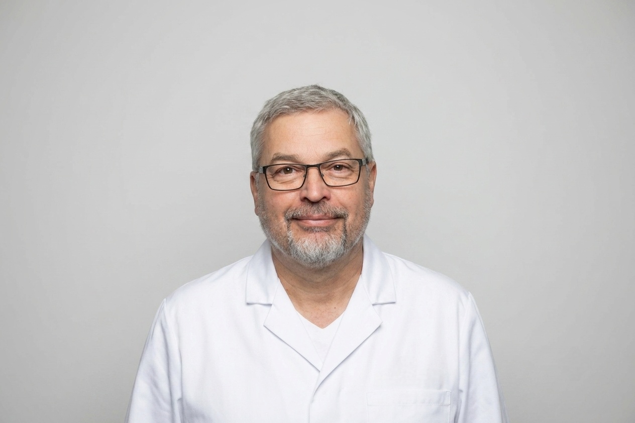 Dr. Borbás Attila — Vezető címzetes fogorvos főorvos